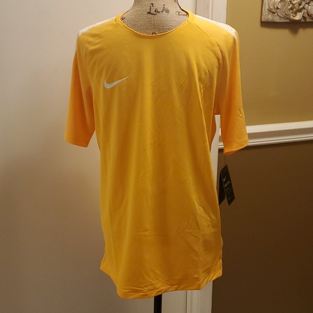 Nike Men' Breathe DriFit Soccor short sleeve shirt